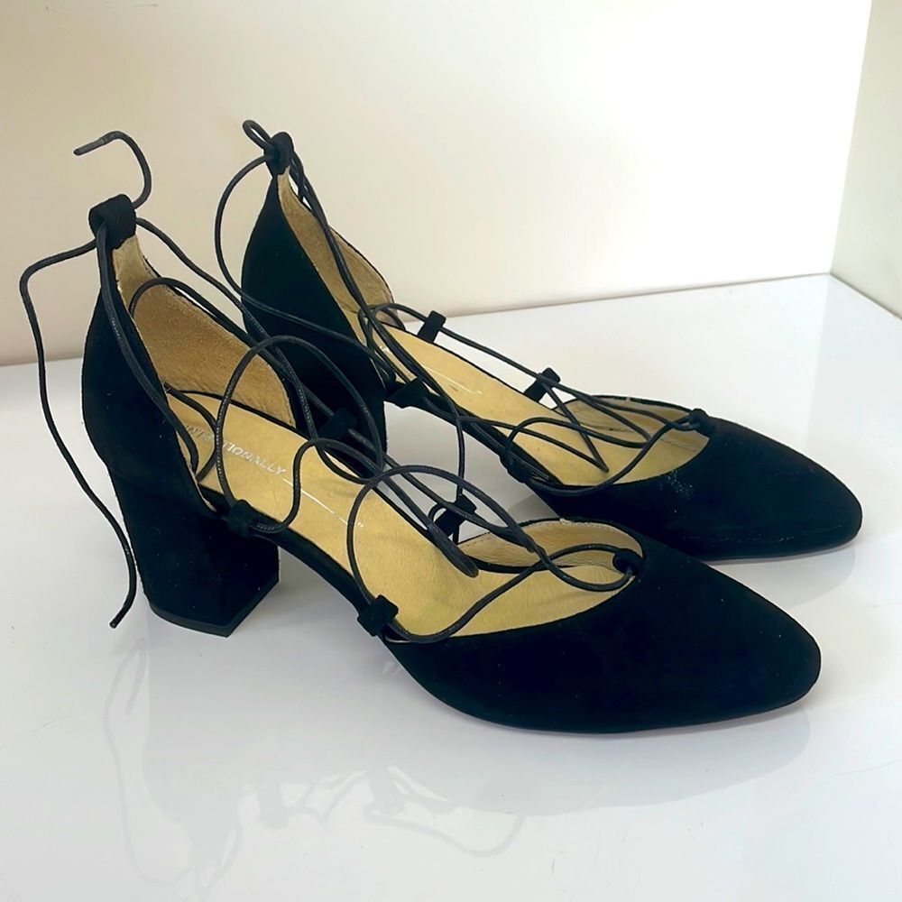 Intentionally Blank Hatter Chunky Heel in Black Suede